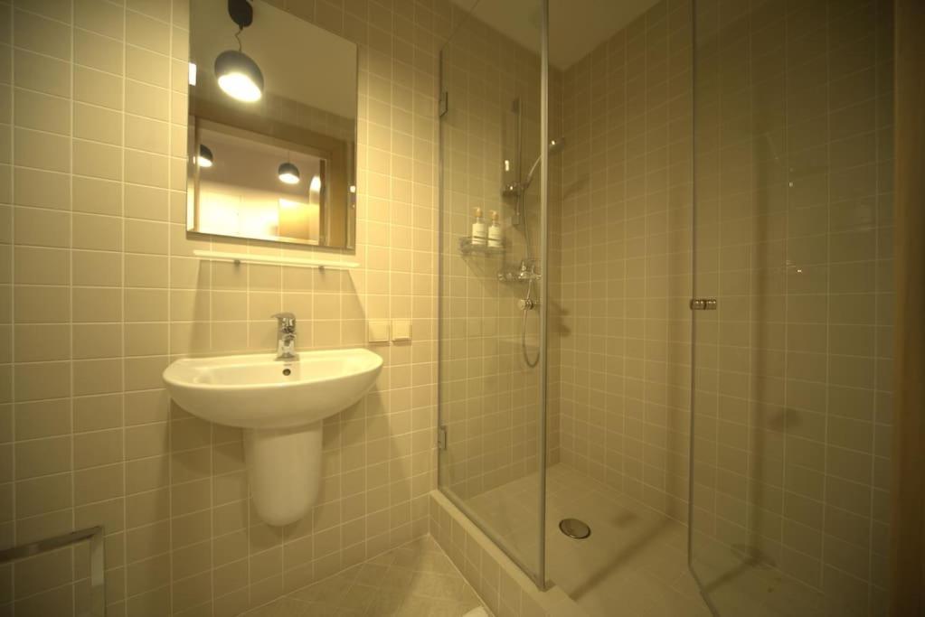 3 Bedroom Apartment In The Old/T Rīga Exterior foto